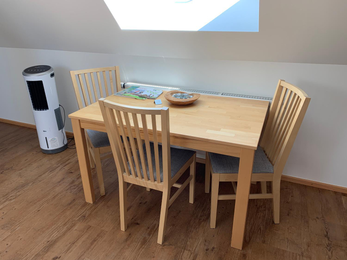 Others 3, Monteurwohnung, 4 Schlafzimmer, Balkon, großer Parkplatz, neben A7, Ostalbkreis