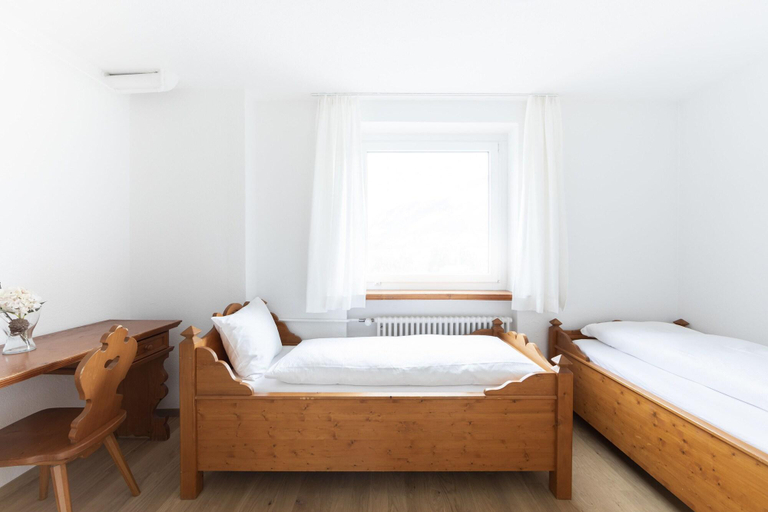 Bedroom 3, Eden Hotel und Restaurant, Surselva