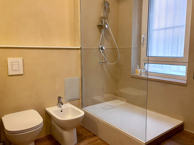 Bathroom 3, RHome 34, Rome