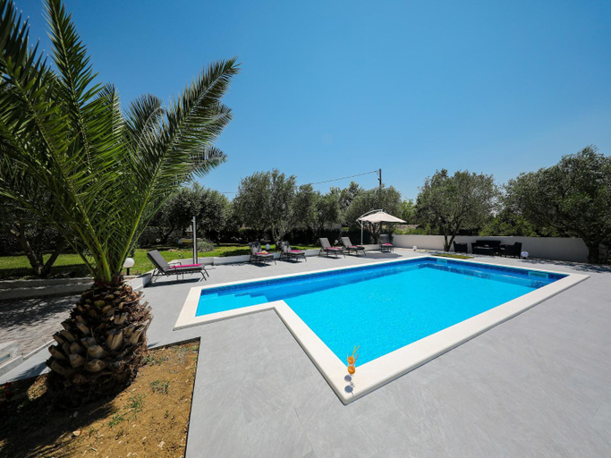 Sport & Beauty, Holiday Home in Policnik with Private Pool, Poličnik