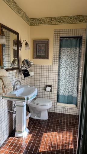 Bathroom 5, Amherst Inn, Hampshire