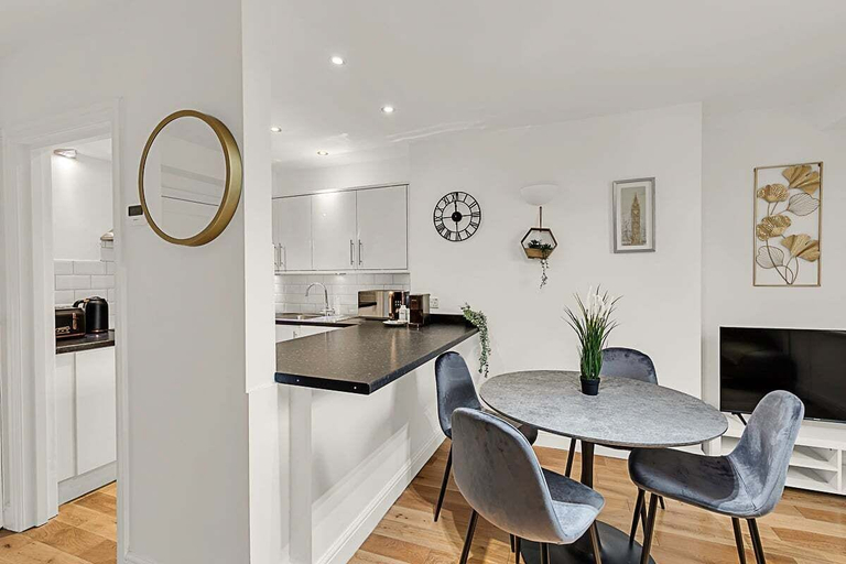 Others 4, Contemporary Oasis in Paddington III, London
