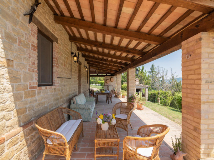 Balcony/terrace 5, Gorgeous Apartment with Pool near Sibillini Mountains, Macerata