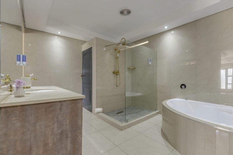 Others 3, Summit Della Suite, City of Tshwane