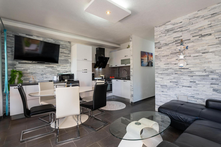 Others 5, Bayview Villa, Pag