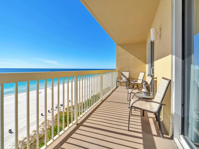 Property grounds 4, Calypso 1-706 East, Bay
