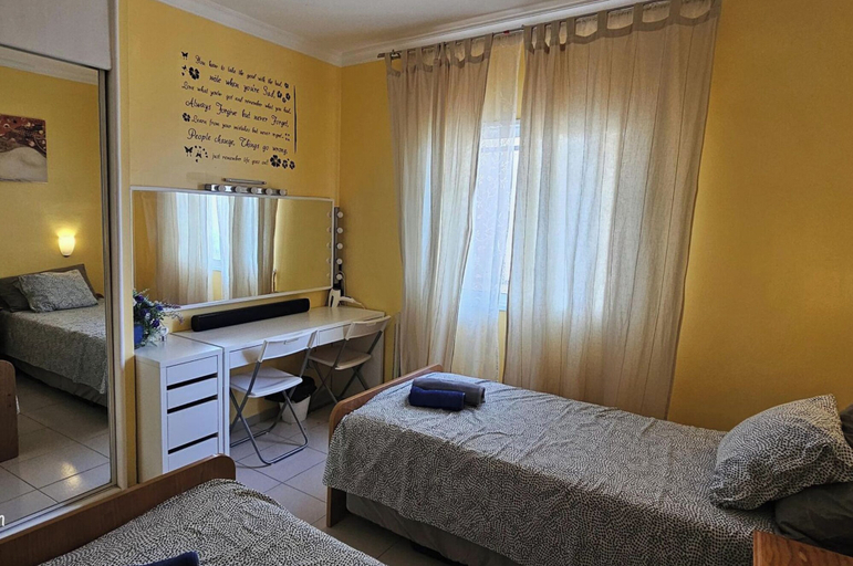 Room 3, 1 Bed Apt Sleeps 5 - Indoor Pool - Free Parking, Santa Cruz de Tenerife