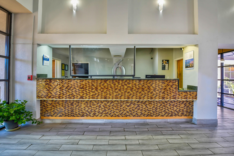 Public Area 2, Motel 6 Birmingham, Al - Medical Center, Shelby