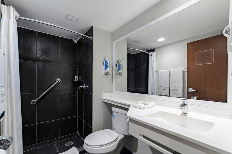 Bathroom 5, City Express by Marriott Salina Cruz, Dist. Tehuantepec