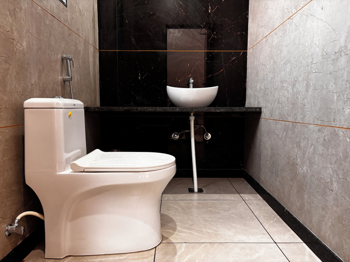 Bathroom 5, Hotel Lakshya Raj Palace - Khatushyamji, Sikar