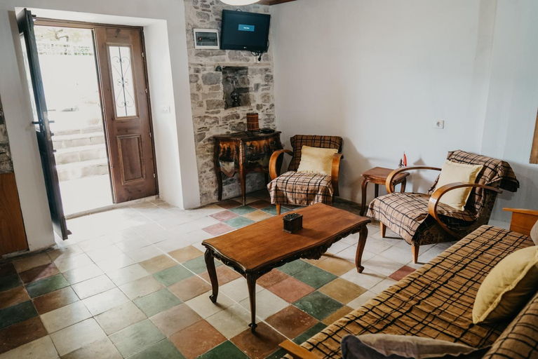 Others 2, Guest House Edmond, Gjirokastrës