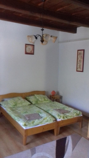 Bedroom 2, Kemences Vendeghaz, Sátoraljaújhely