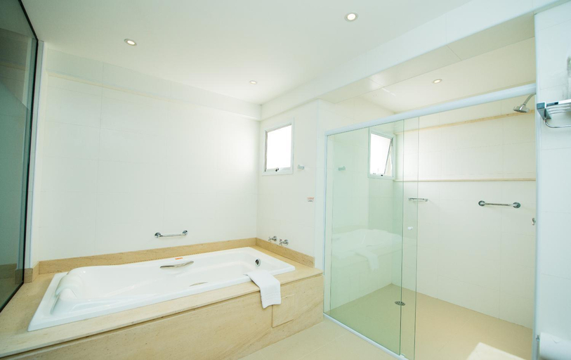 Bathroom 5, Blue Tree Towers Bauru, Bauru