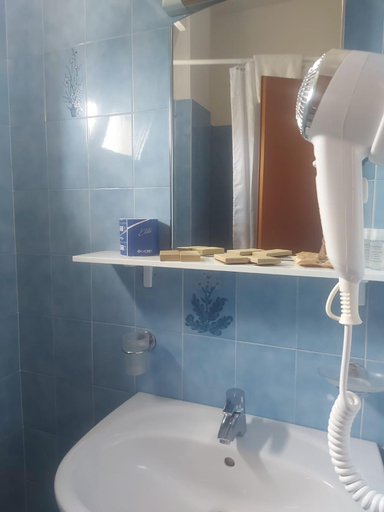 Bathroom 4, Hotel Holiday Garni - Pet Friendly, Teramo
