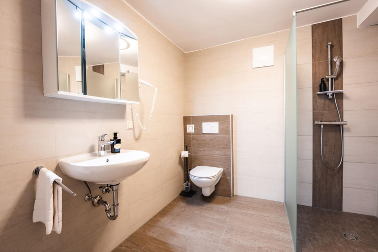 Bathroom 4, Seestuben, Villach