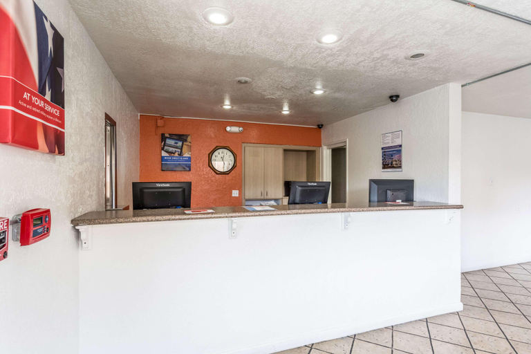 Public Area 2, Motel 6 Albuquerque, NM - Northeast, Bernalillo