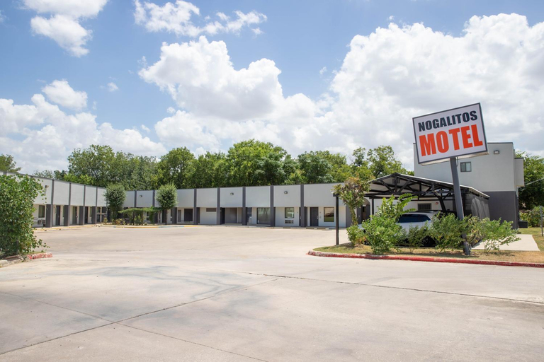 Exterior & Views, Nogalitos Motel, Bexar