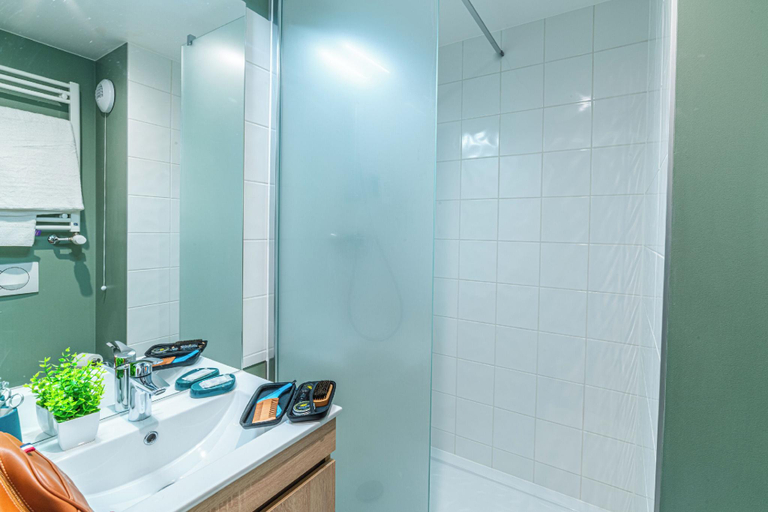 Bathroom 4, Montempo Appart'hotel Paris Noisy Le Sec, Seine-Saint-Denis