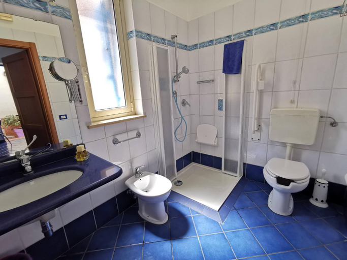 Bathroom 4, Al Baglio, Palermo