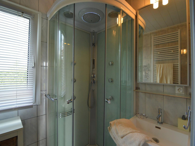 Bathroom 3, Cozy Chalet with Pond, Malmedy, Liège
