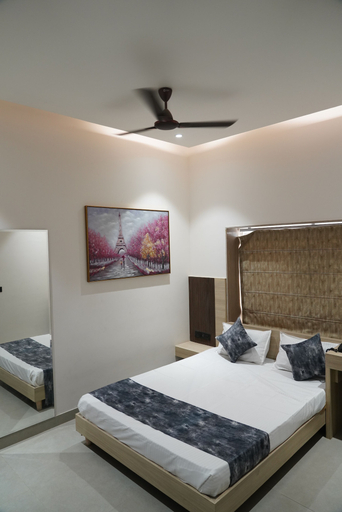 Room 5, Prince Diamond Boutique Hotel, Varanasi
