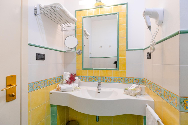 Bathroom 4, Grand Hotel Il Ninfeo, Latina