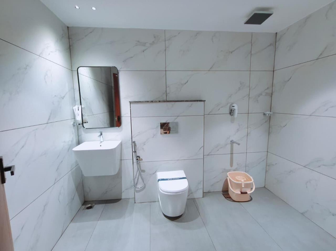 Bathroom 3, Mayo suites, Palakkad