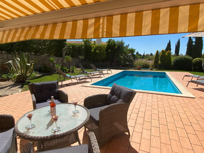 Others 4, Gramacho · Immaculately Presented Villa With P, Lagoa