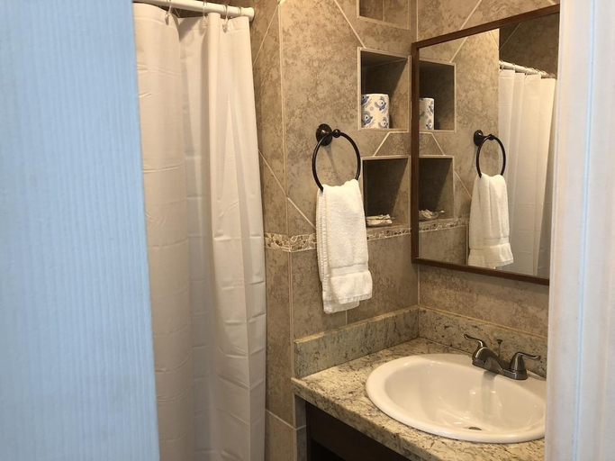 Bathroom 3, Hotel Ponce de Leon, Miami-Dade
