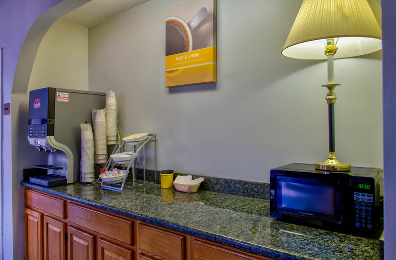Food & Drinks, Motel 6 Birmingham, Al - Medical Center, Shelby
