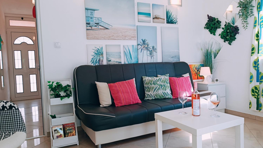 Others 4, Beach apartment with Beach chairs n.1