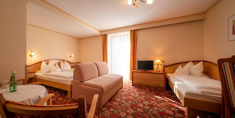 Bedroom 3, Krimmlerfalle Hotel, Zell am See