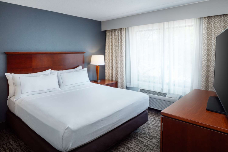 Bedroom 3, DoubleTree by Hilton Princeton, Middlesex