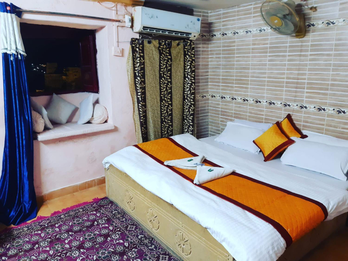 Bedroom 1, Hotel Desert, Jaisalmer