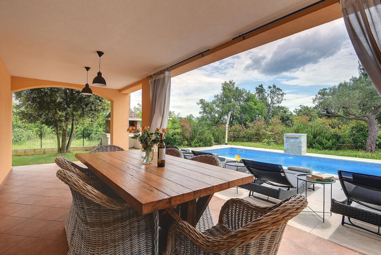 Outdoor dining, Villa in Rakalj Near Beaches With Pool, Marčana