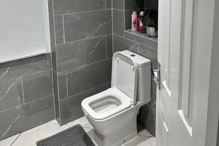 Bathroom 4, Studio - Sleeps 3 - Short Walk to King's Cross, London