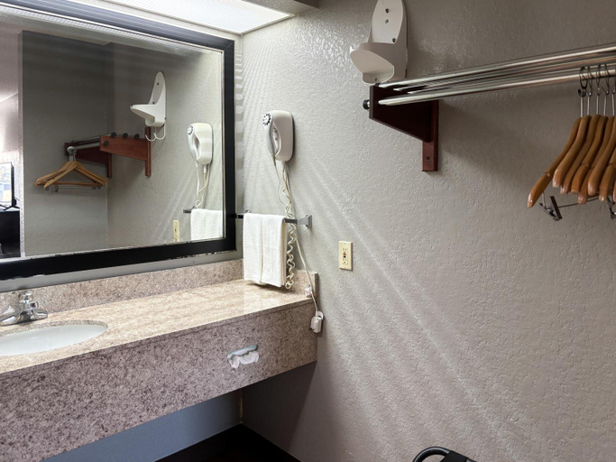 Others 4, Motel6 Prattville, AL, Autauga