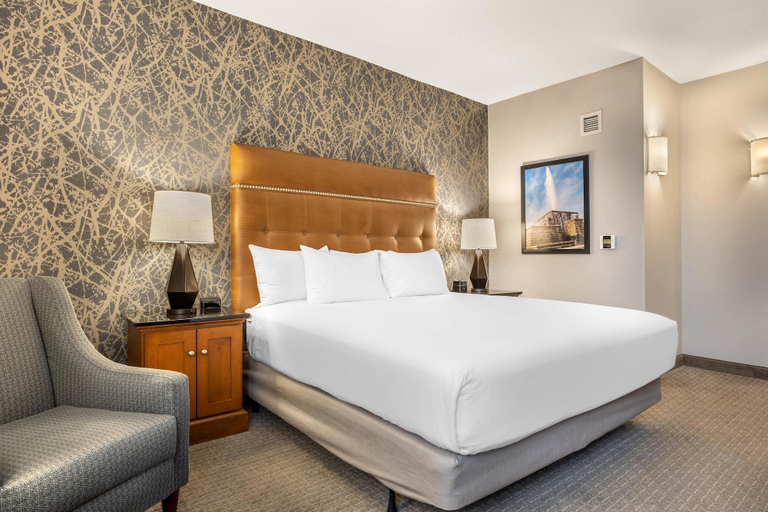 Bedroom 3, Drury Inn & Suites Springfield, MO, Greene
