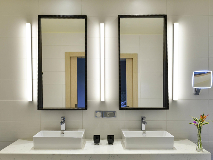 Bathroom, Movenpick Hotel Abidjan, Abidjan