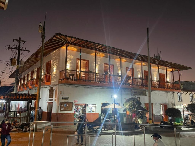 Exterior & Views