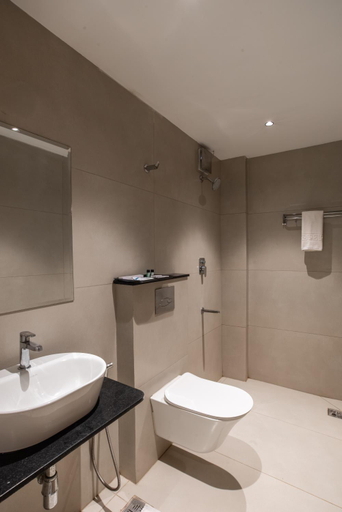 Bathroom 2, Royal Paris, Chennai