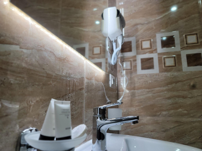 Bathroom 5, G&K Garden, Beratit