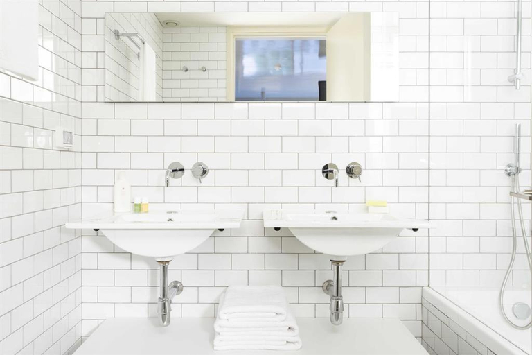 Bathroom 5, Florentin House
