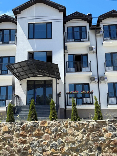 Exterior 3, Polyana Kvasova - Green Mountain Apart, Svaliavs'kyi