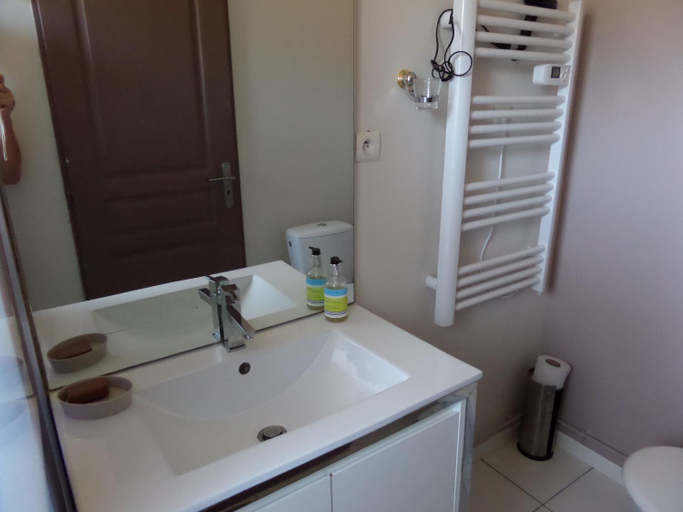 Bathroom 2, Chambre d'hotes ronquer, Gironde