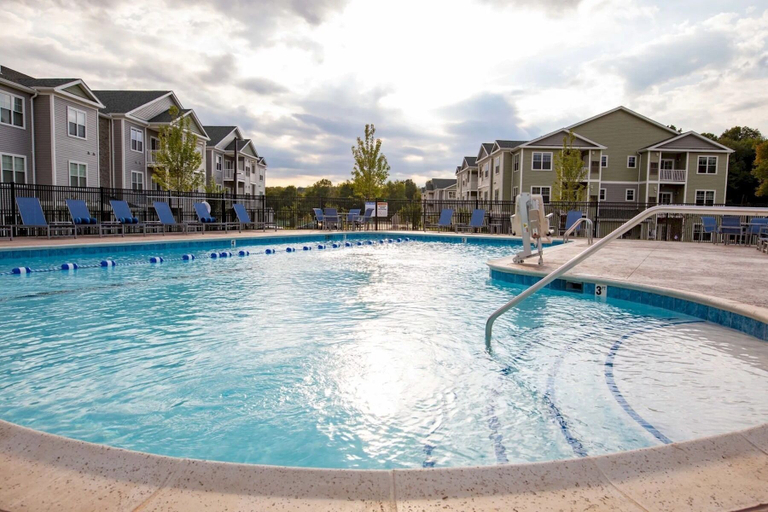 Pool 4, Landing Apartments Vernon, Tolland