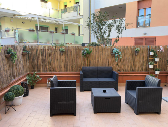 Facilities 4, Monolocale + Ampio Terrazzo, Grosseto