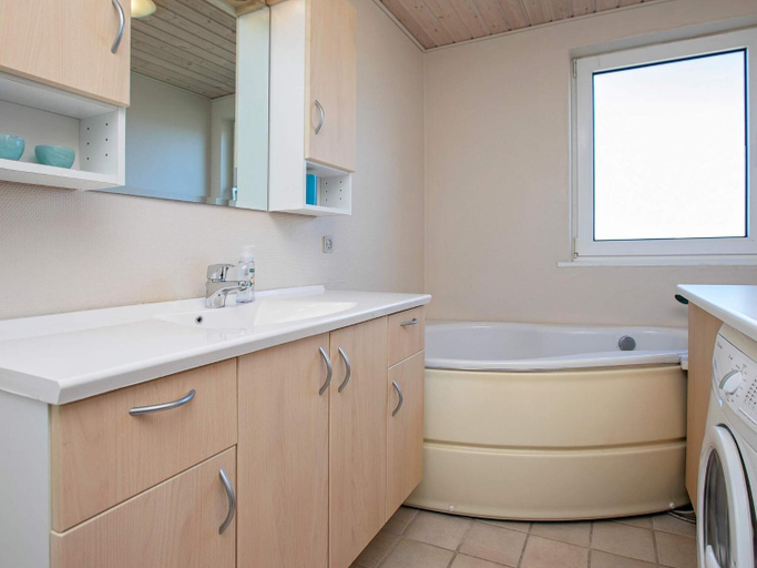Bathroom 3, 4 star holiday home in Lemvig, Lemvig