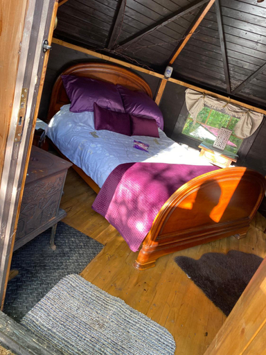 Bedroom, The Hobbit House and Secret Garden, Somerset