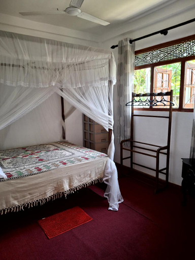 5, 2-Bedroom Villa with Free Parking on Premises., Weligama